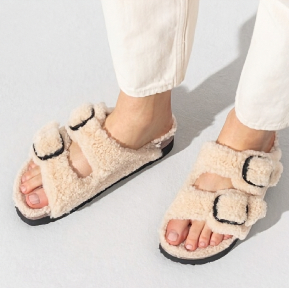 Birkenstock "Papillio" Arizona Big Buckle Shearling Sandal in Teddy Eggshell EUC